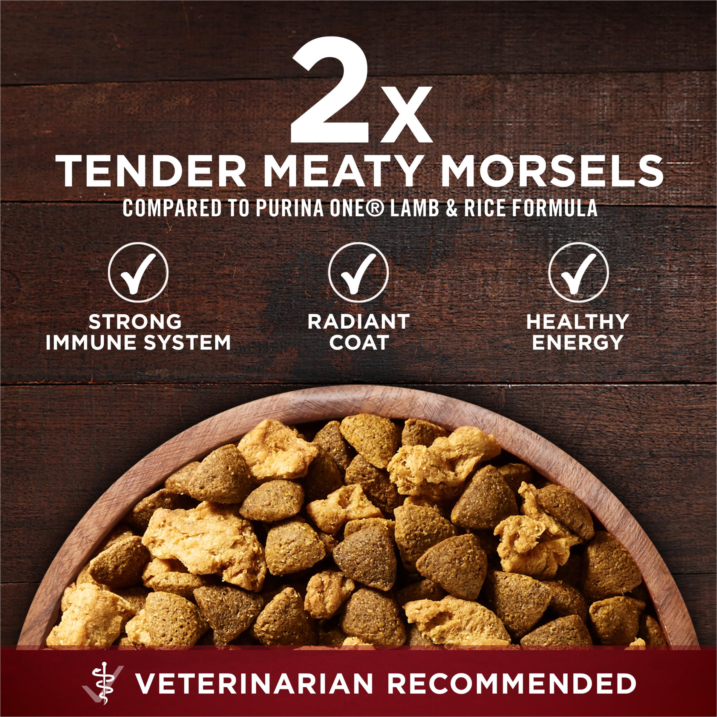 Purina ONE etiqueta nutricional en primer plano indicando composición y vitaminas añadidas