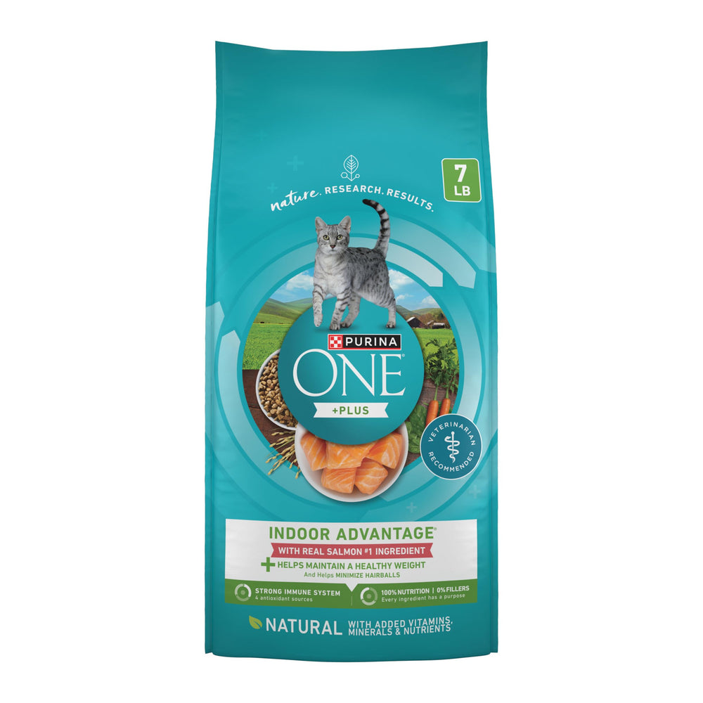 Purina ONE frente del paquete mostrando fórmula con salmón y beneficios
