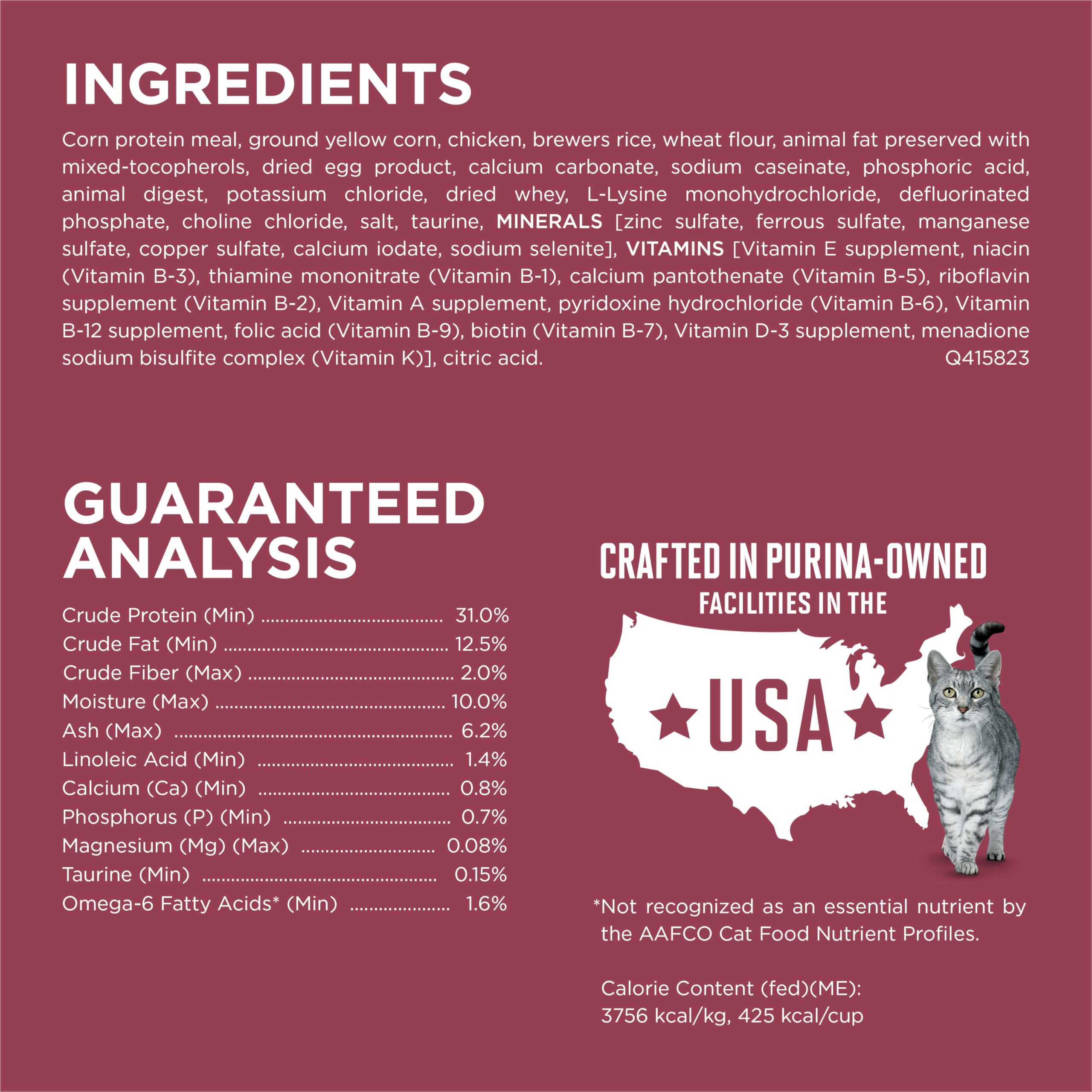 Purina ONE textura del crocante del kibble en la mano, fácil de servir