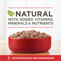 Primer plano de la textura cárnica del alimento Purina ONE destacando su jugosidad