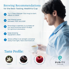 PURITY COFFEE bolsa en mano para comparar tamaño y porción práctica
