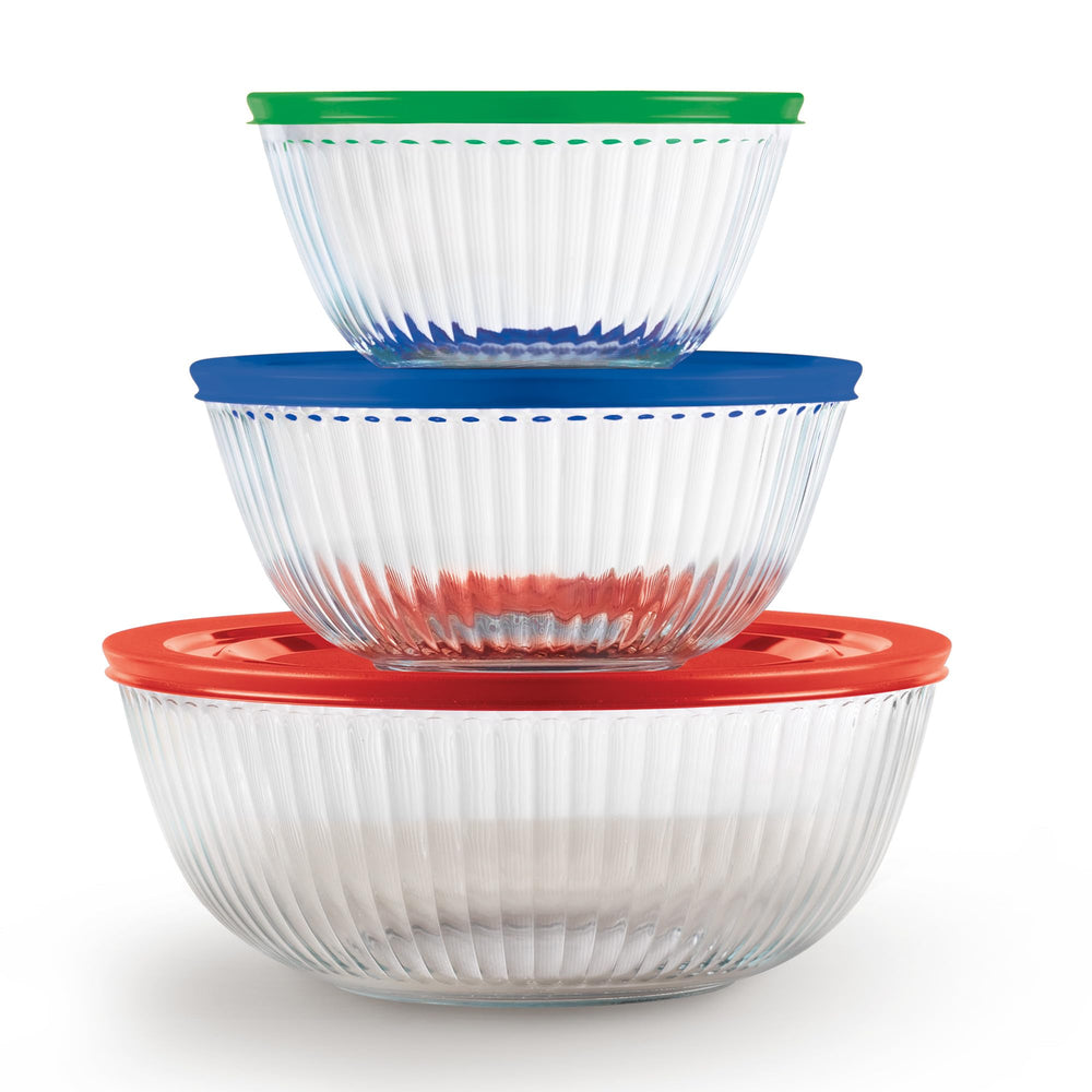 Pyrex cuencos frontal con tapas muestra versatilidad y ahorro de espacio