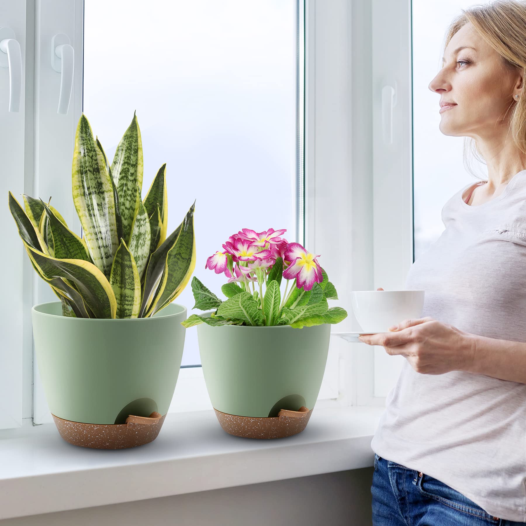 QRRICA saucer under pot capturing runoff to protect surfaces and simplify watering
