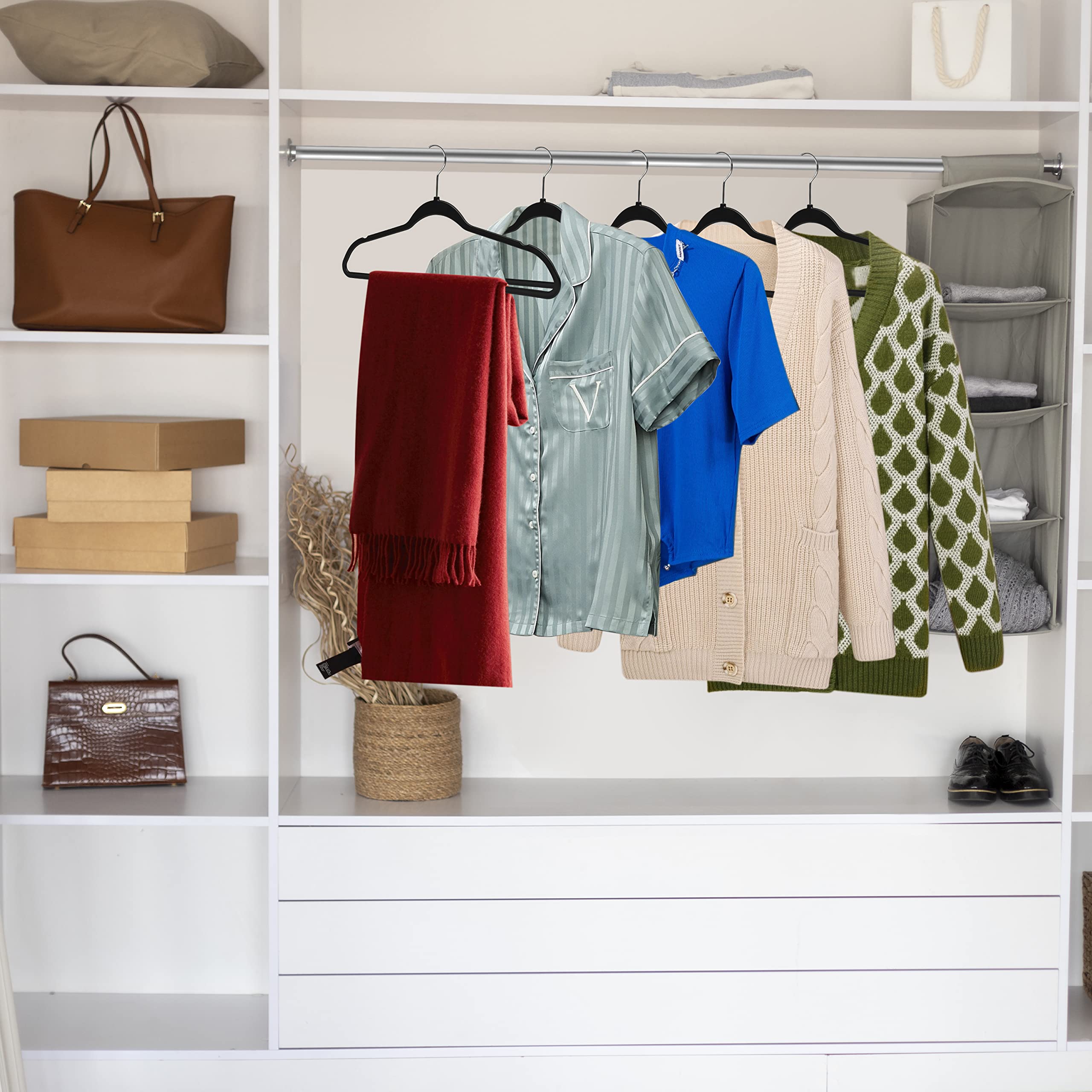 Quality Hangers etiqueta con dimensiones 17.5 in y construcción resistente