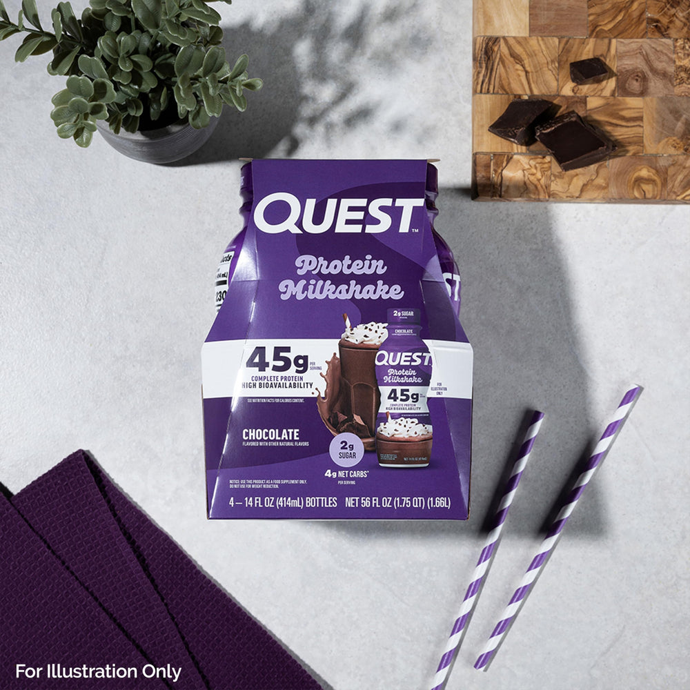 Etiqueta nutricional Quest chocolate mostrando 45 g de proteína y bajos azúcares