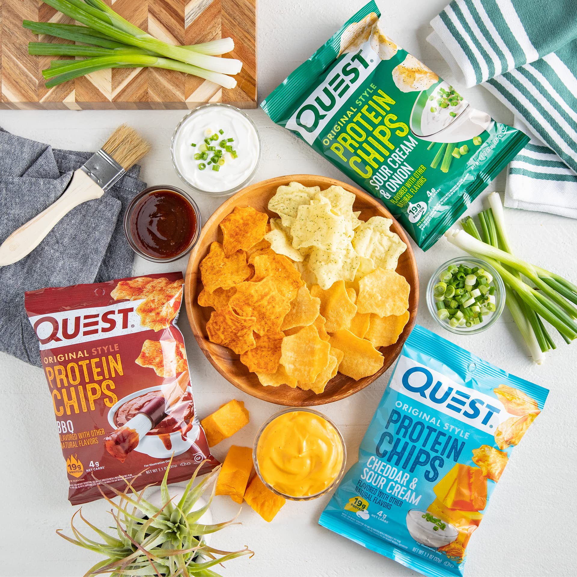 Quest chips Cheddar & Sour Cream resaltando sabor cremoso y aporte proteico