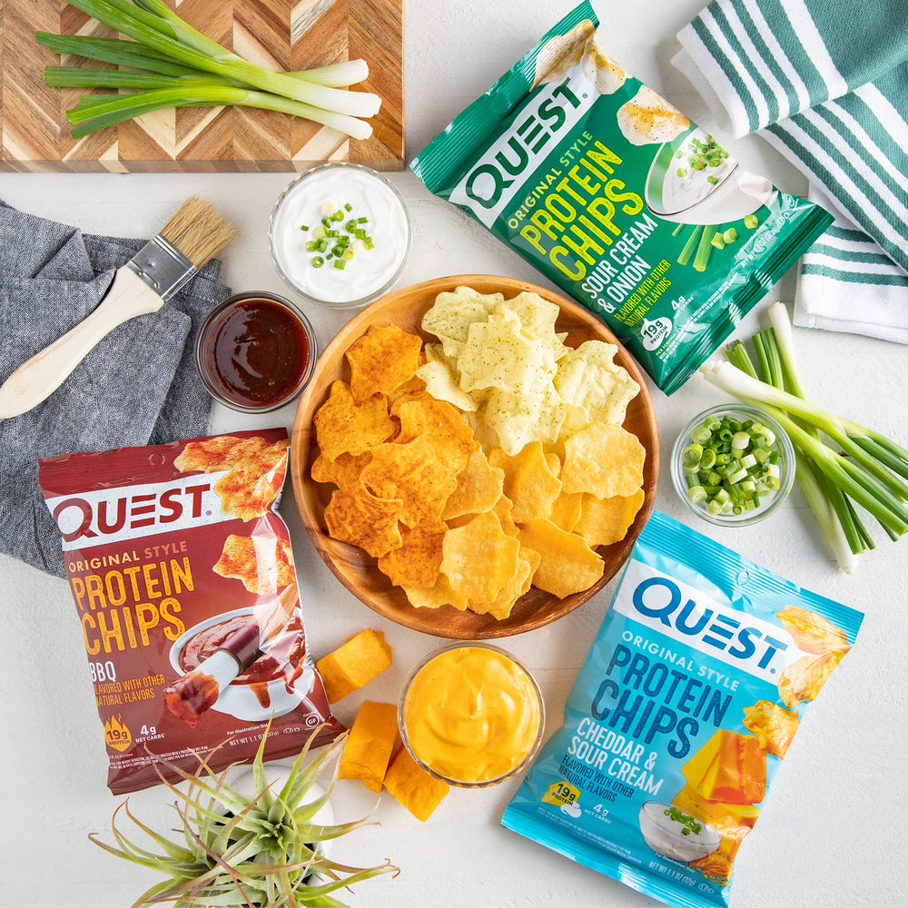 Quest chips Cheddar & Sour Cream resaltando sabor cremoso y aporte proteico