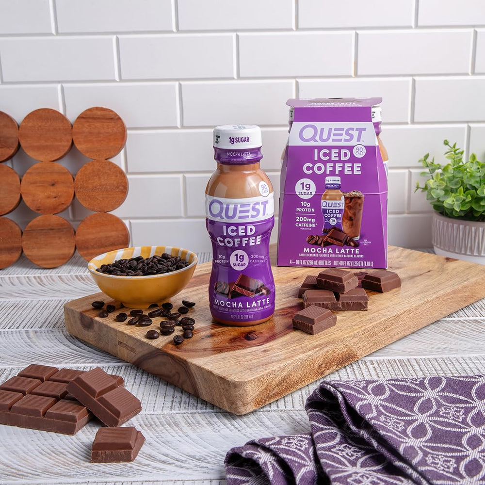 Quest etiqueta nutricional visible indicando proteína y cafeína