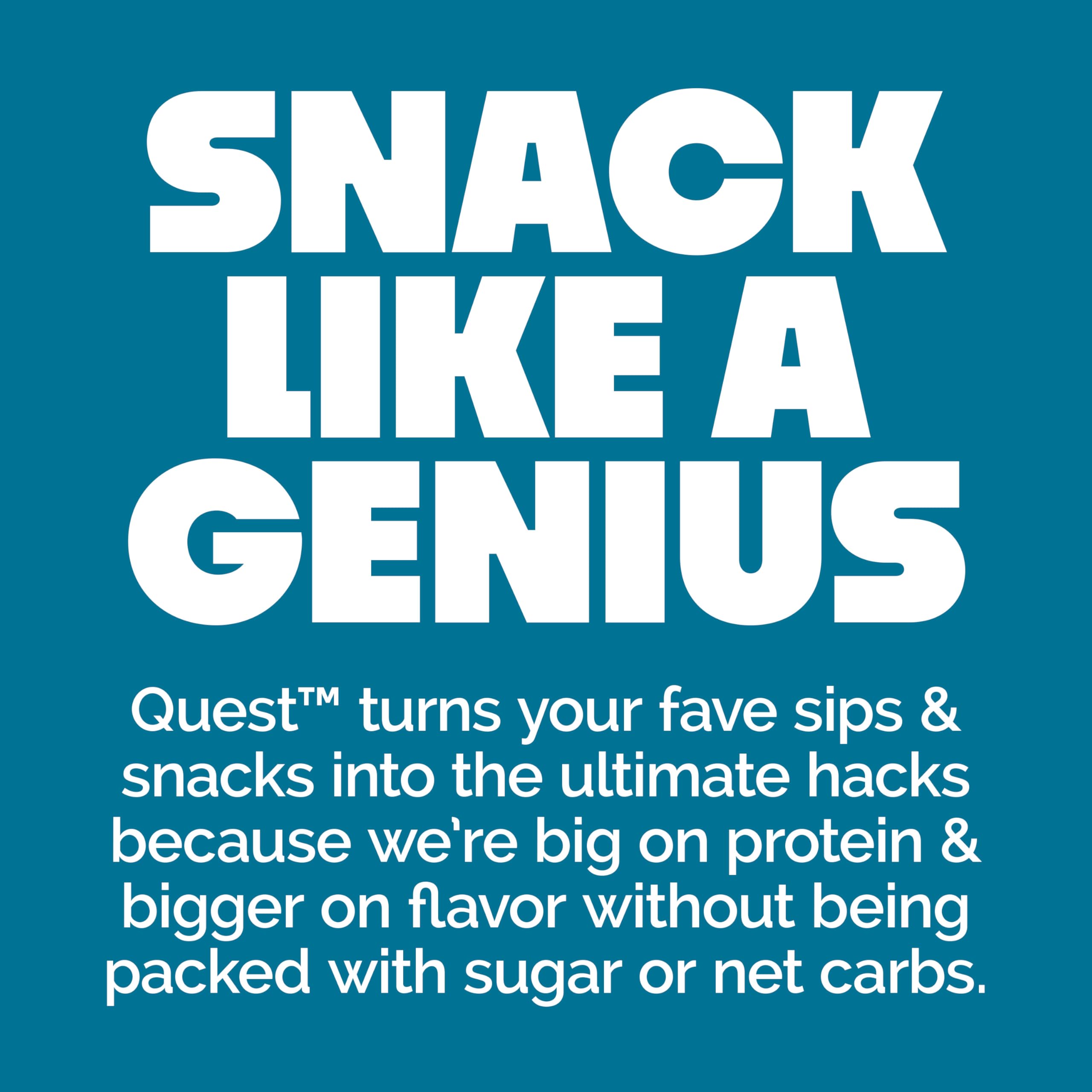 Quest tortilla chips en mesa con dips y fruta para una opción de snack equilibrado