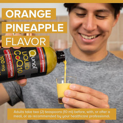 Qunol botella junto a mano para comparar tamaño y porciones
