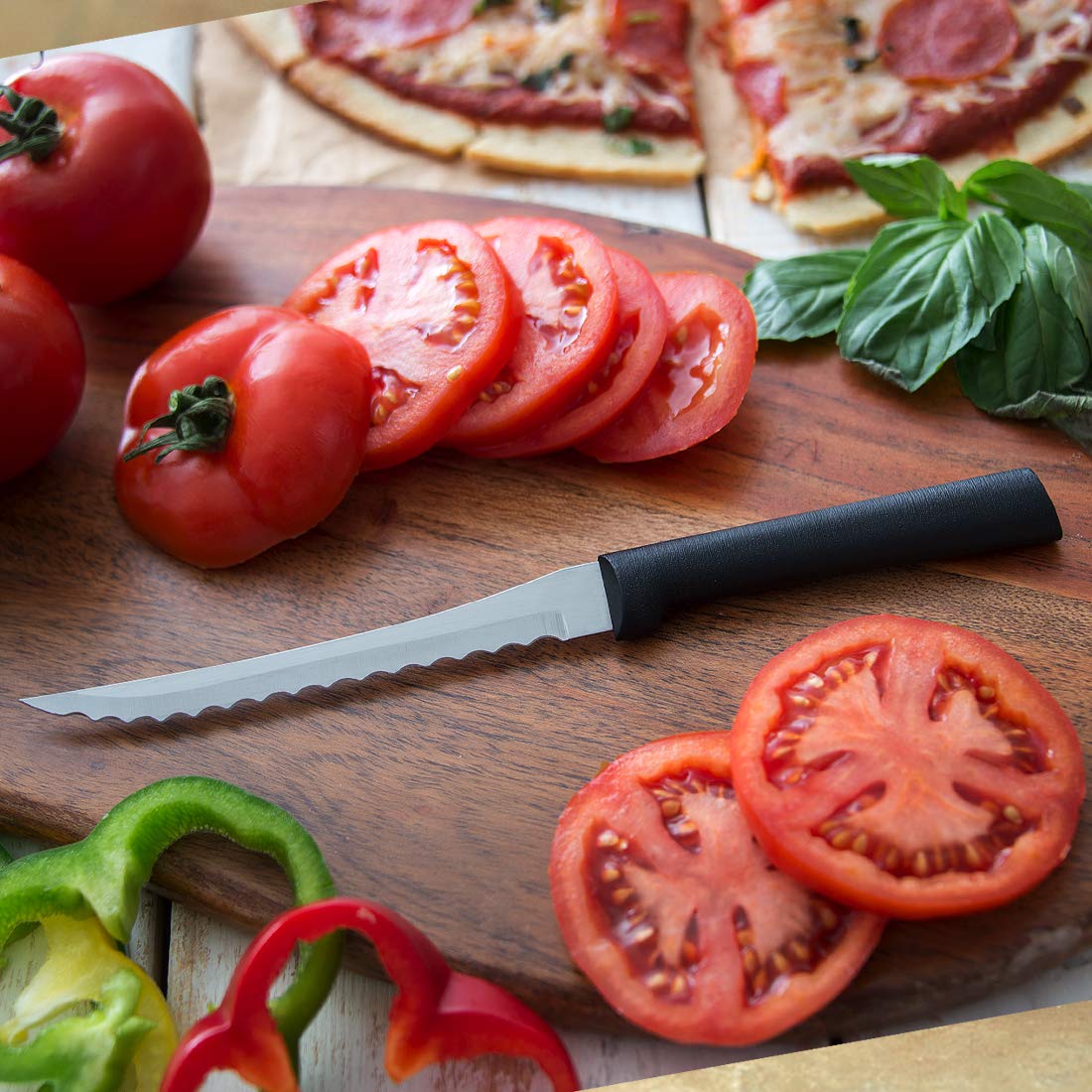RADA cuchillo cortando tomate fresco para obtener rodajas uniformes