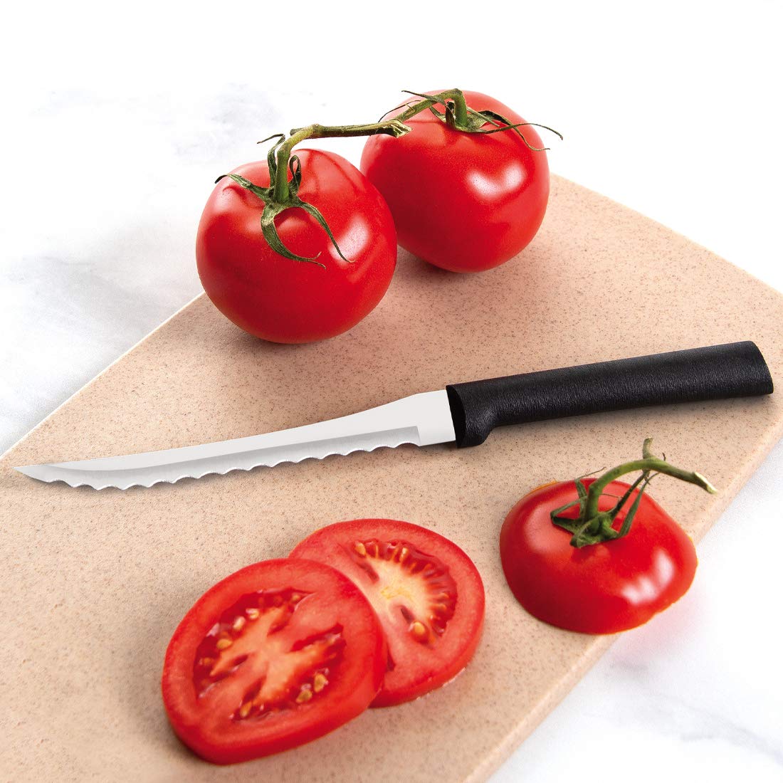 RADA cuchillo en una cocina sobre tabla, mejora presentación de platos