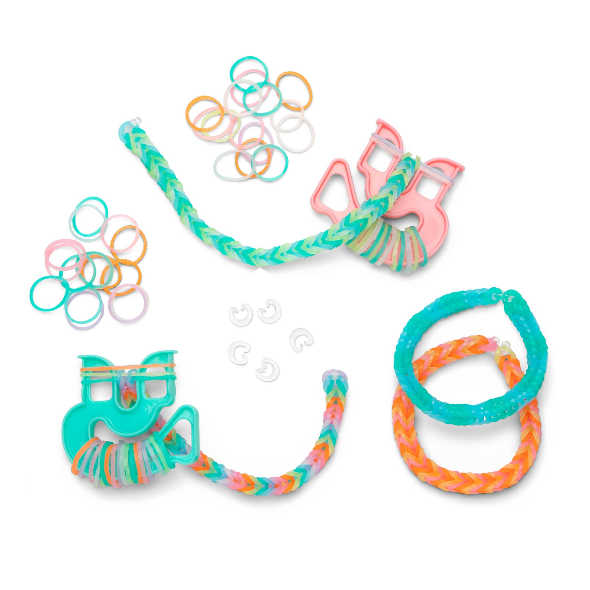 Rainbow Loom Happy Loom en uso por manos infantiles, fomenta motricidad fina