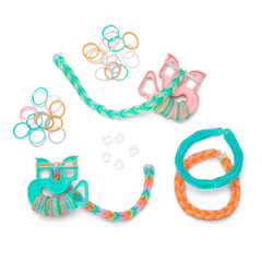 Rainbow Loom Happy Loom en uso por manos infantiles, fomenta motricidad fina