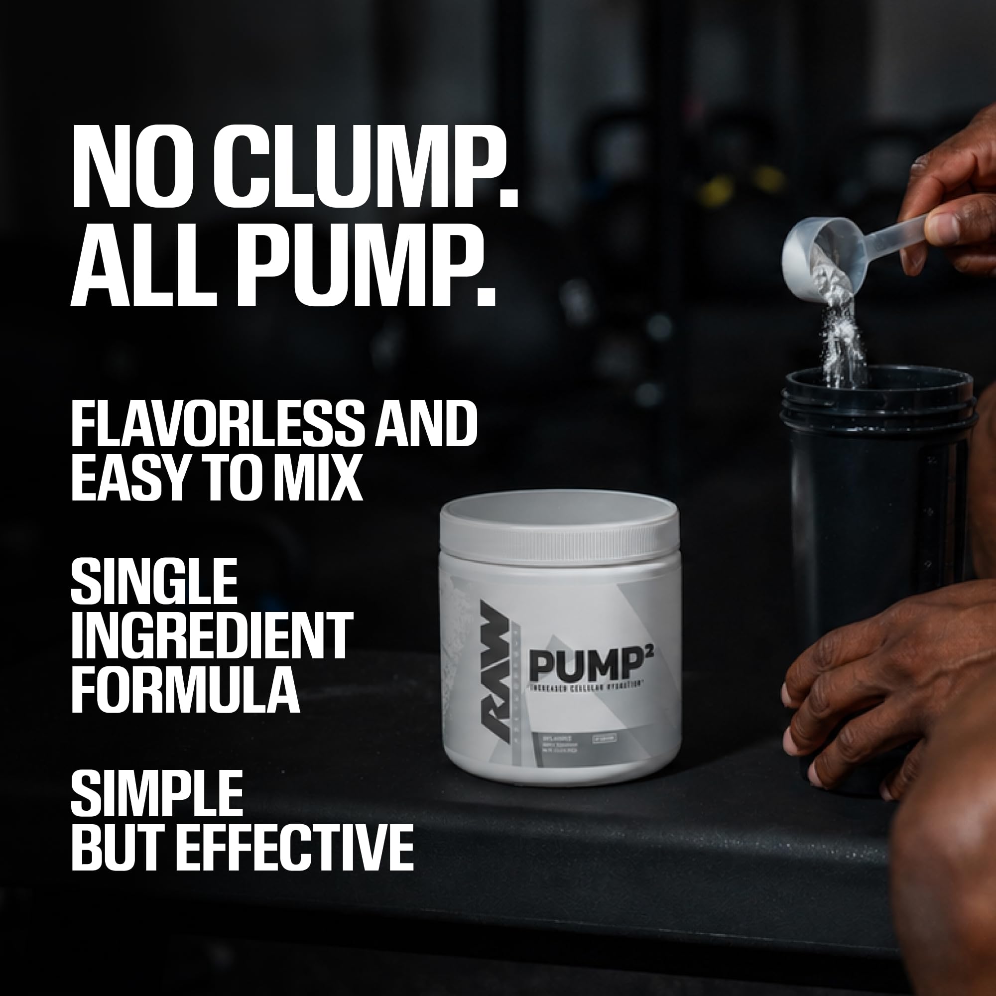 Comparación de RAW Pump2 en la mano para mostrar el tamaño del envase y facilidad de transporte