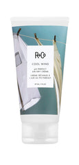 R+Co frasco frente mostrando etiqueta y beneficio anti-frizz