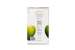 Real Coco vertiendo agua de coco en vaso, refresco sin azúcares añadidos