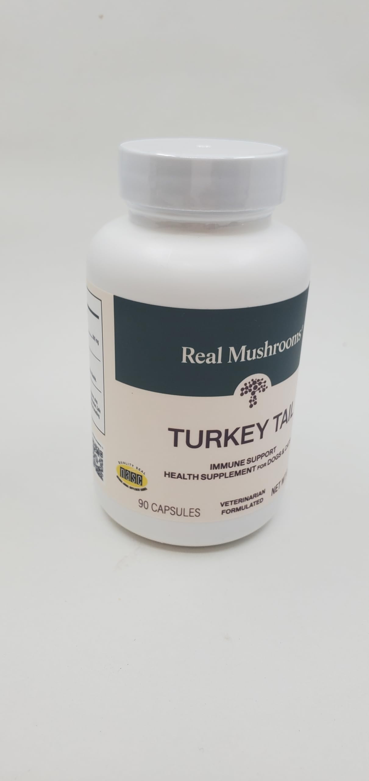 Real Mushrooms perro y gato junto al producto, apoya bienestar cotidiano