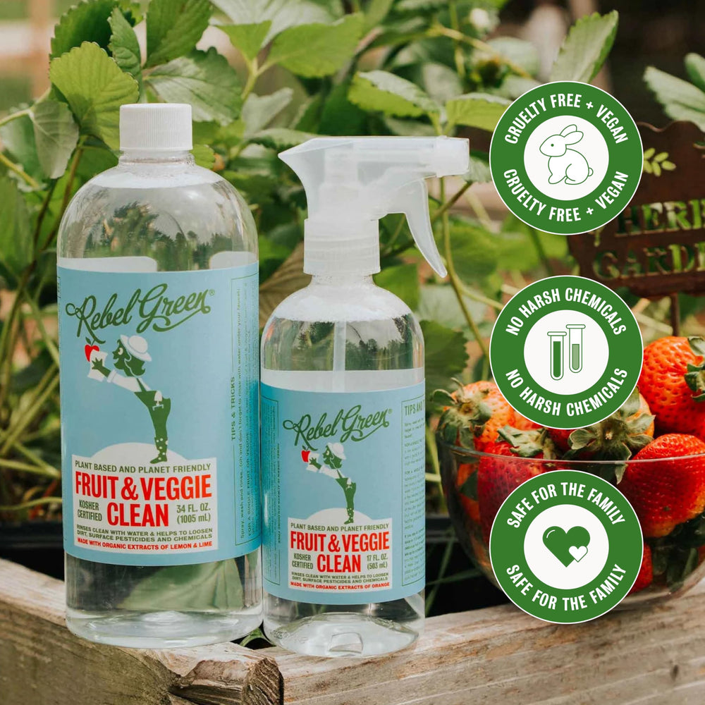 Rebel Green recarga galón junto a botella spray para opción sostenible