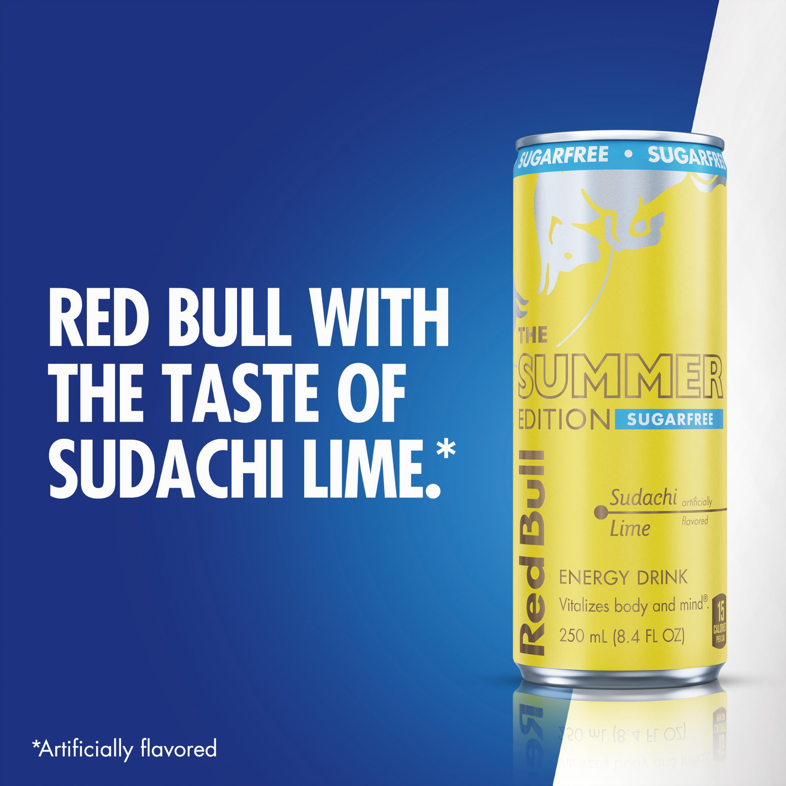 Red Bull lata Sudachi Lime sobre pila de latas aluminio reciclable