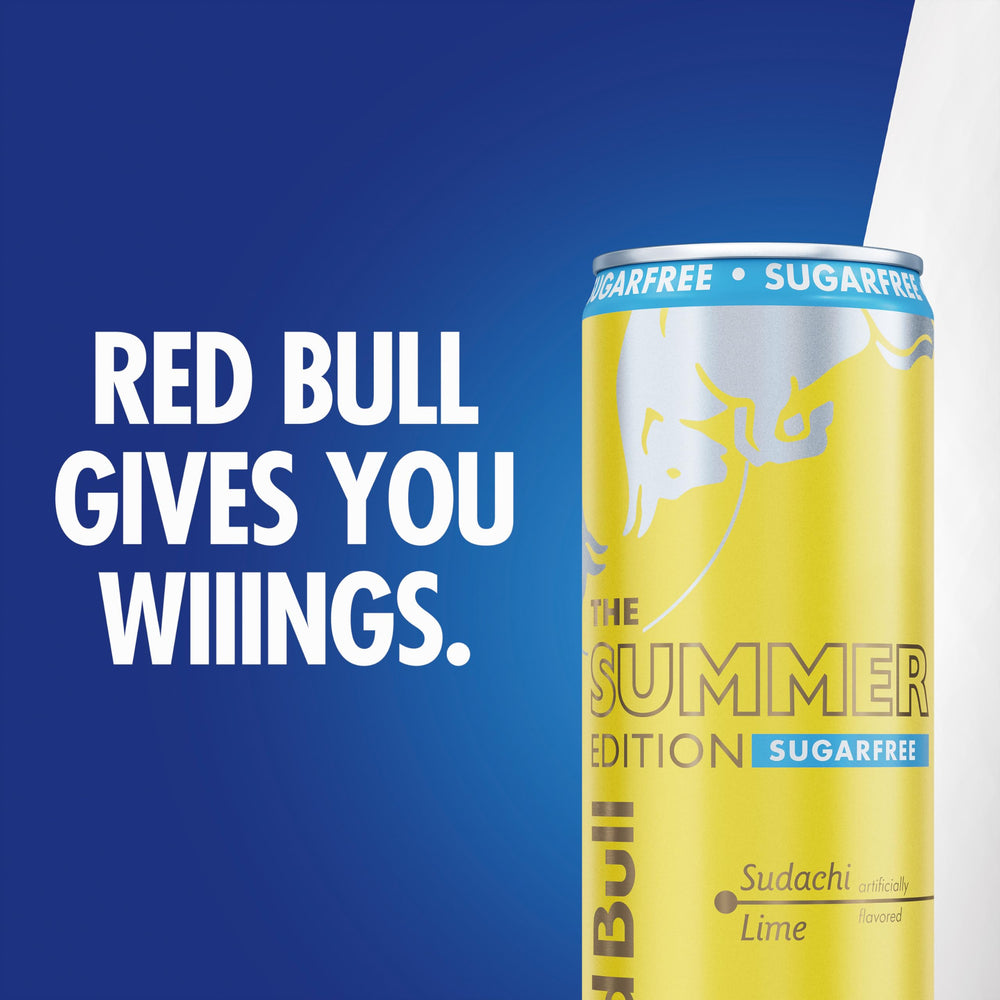 Red Bull lata en ambiente de playa representando uso veraniego activo