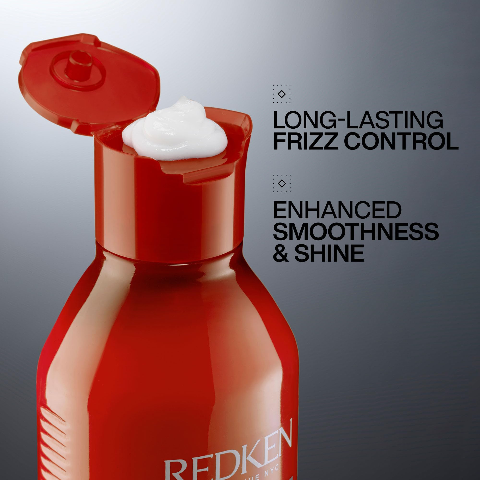 Redken Frizz Dismiss textura cremosa mostrando hidratación y suavidad