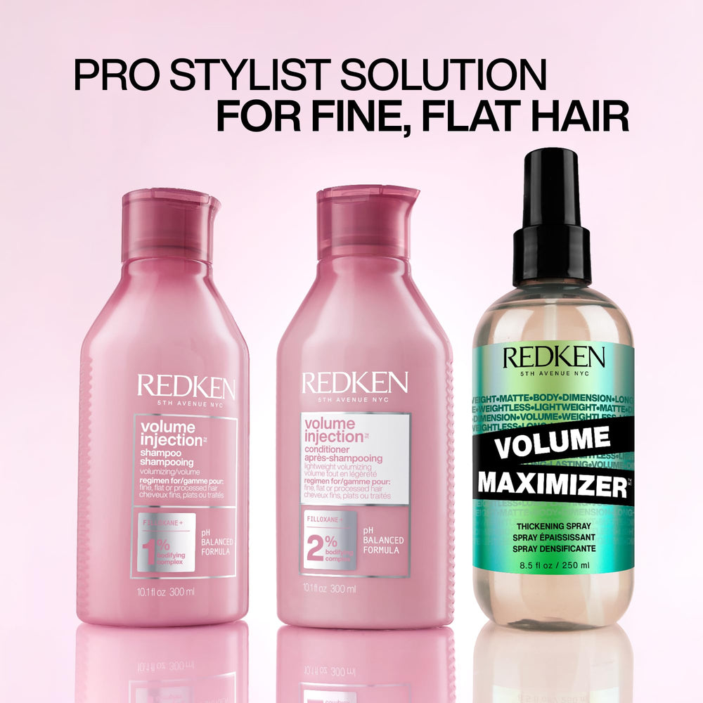 Redken el tamaño 10.1 fl oz comparado con mano para escala