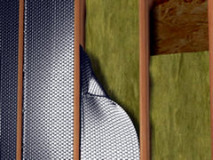 Reflectix instalado entre vigas demostrando ahorro de energía y fácil montaje