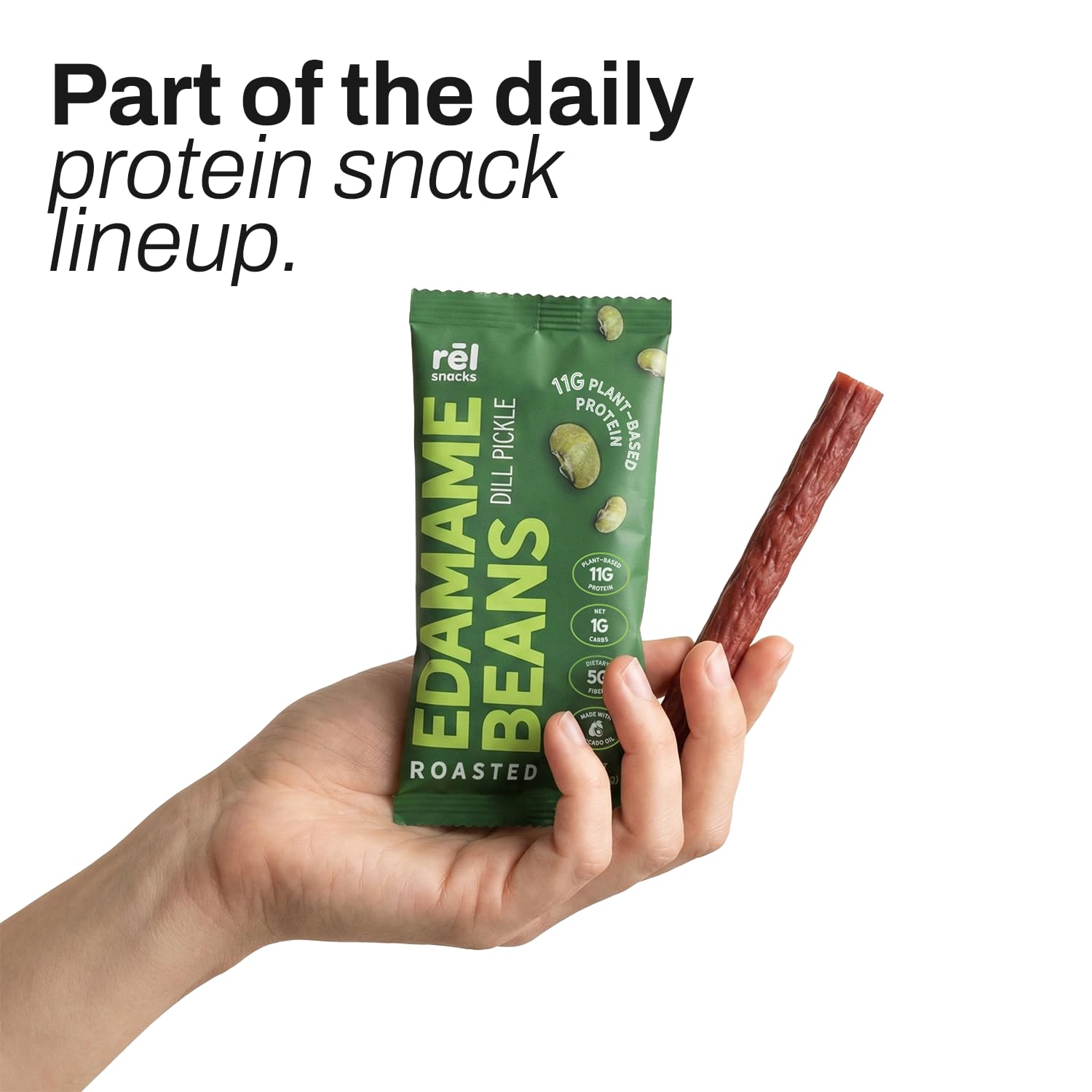 Rel Snacks en escenario activo con botella y zapatillas, ideal para ir al gym