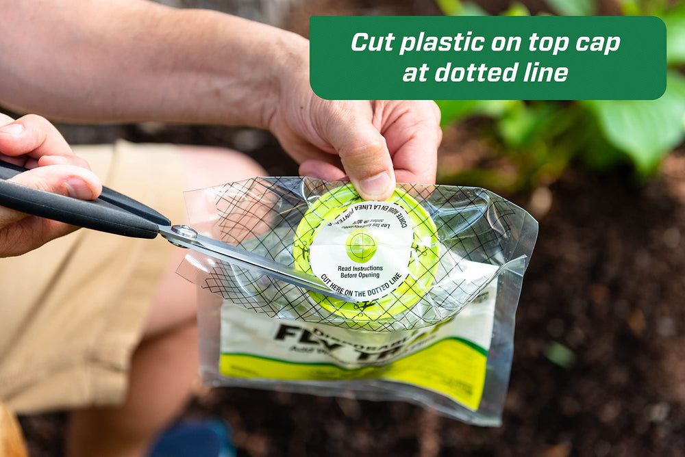 RESCUE! trap hanger and top detail for easy outdoor installation and secure placement