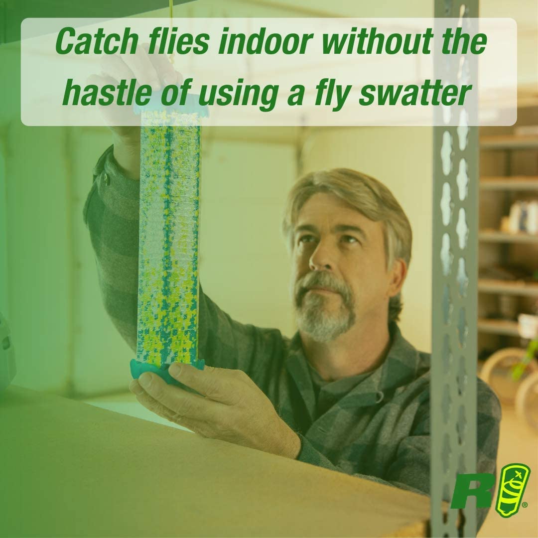 RESCUE! TrapStik colgado en cocina para control discreto de moscas