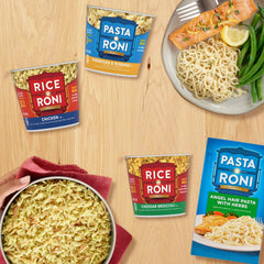 Rice-A-Roni taza calentándose en microondas y servida en plato, rápida comodidad