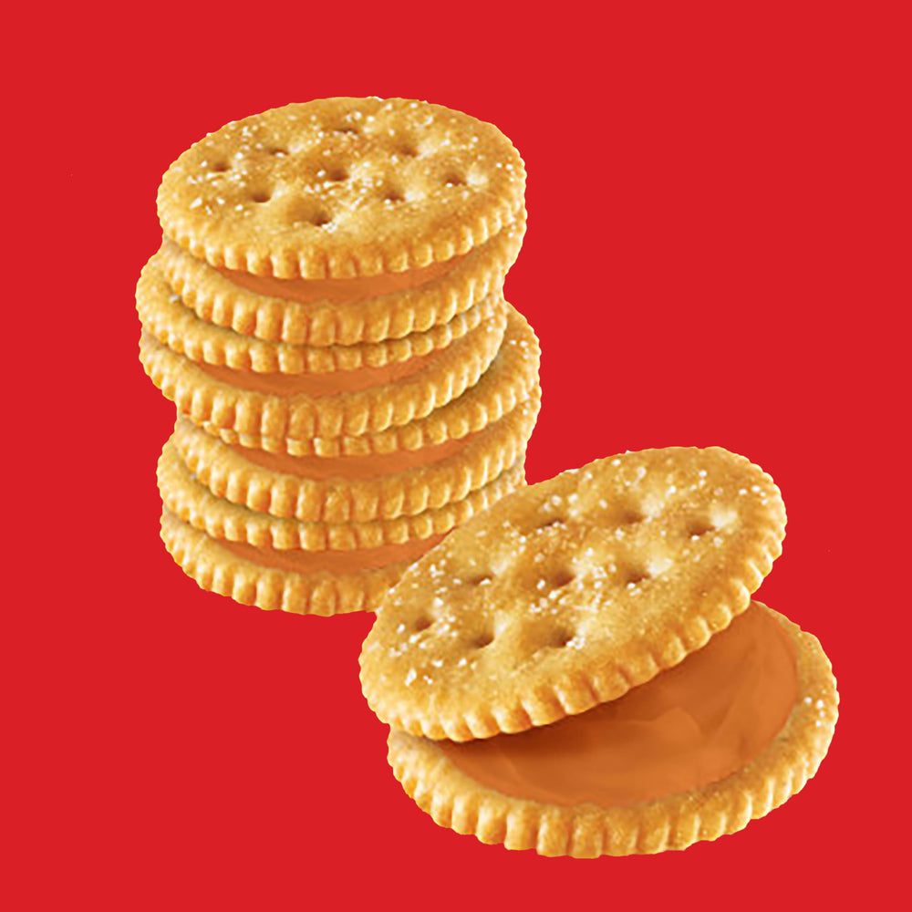 RITZ comparación de tamaño de las galletas en la mano para escala clara
