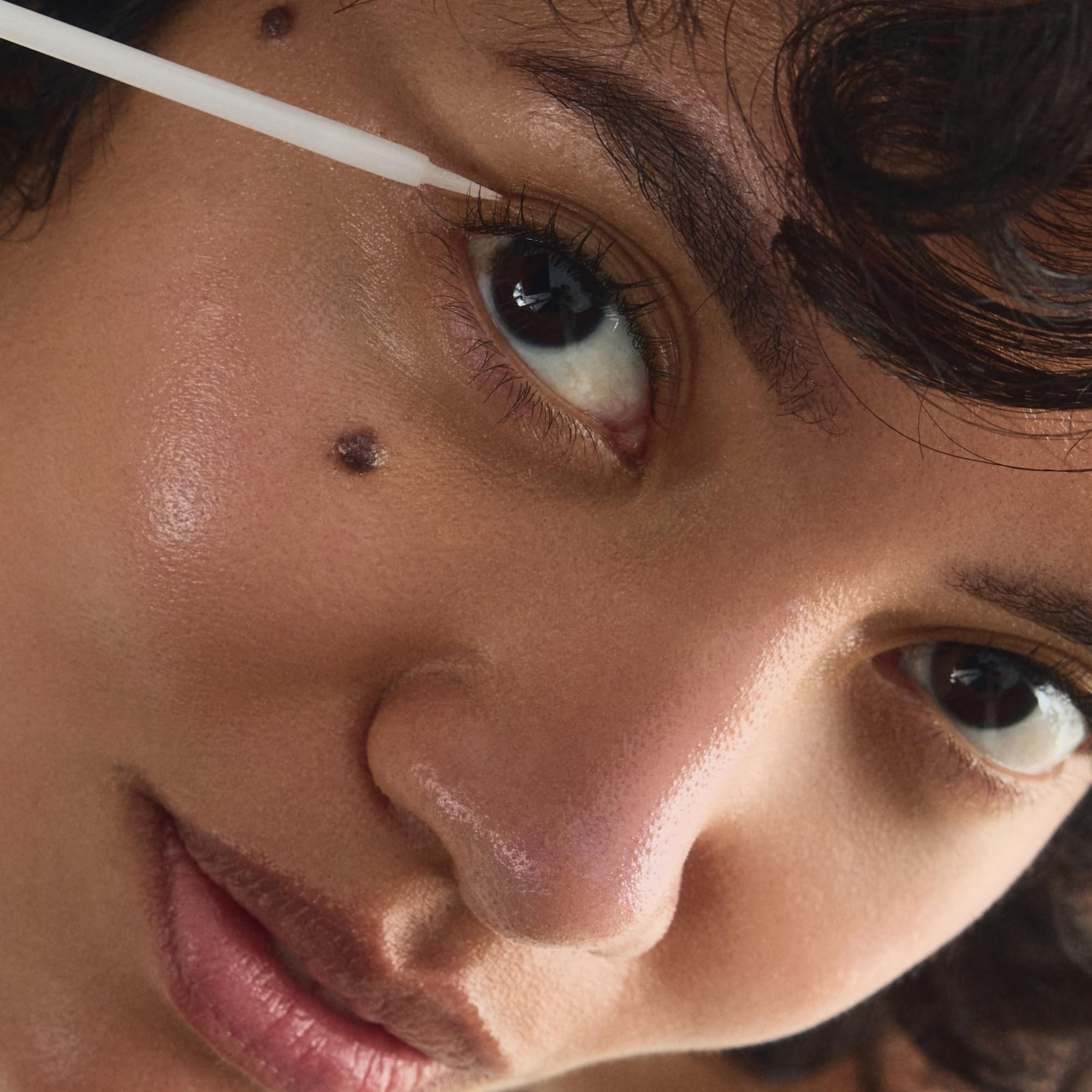 Rodan + Fields etiqueta con lista de ingredientes donde aparece extracto de almendra