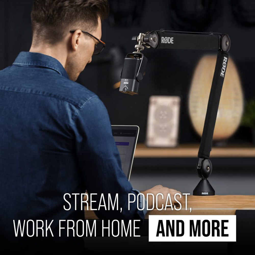 RØDE PSA1+ clamp de sujeción en escritorio asegurando montaje estable y seguro