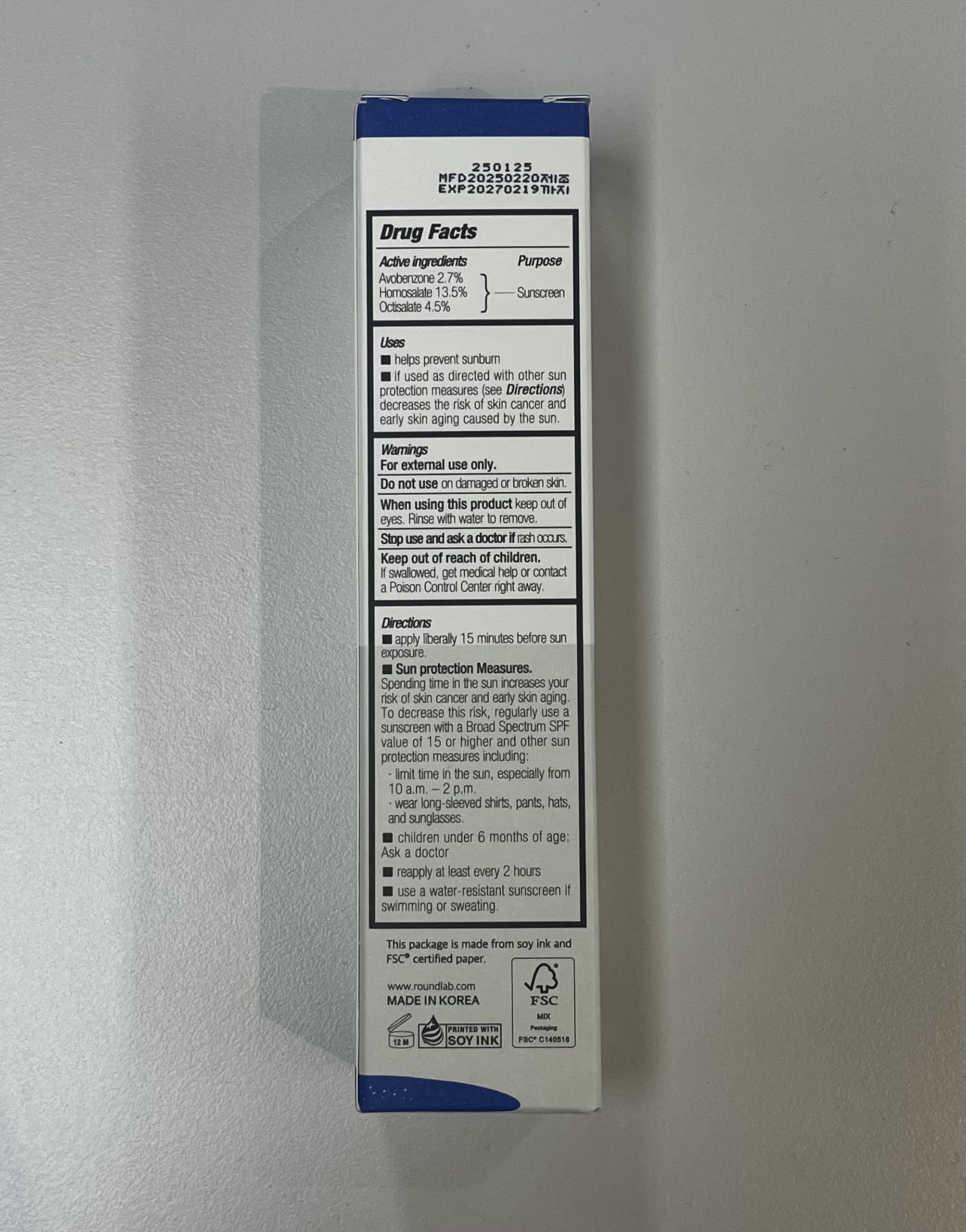 ROUND LAB producto en contexto exterior protegiendo piel al sol