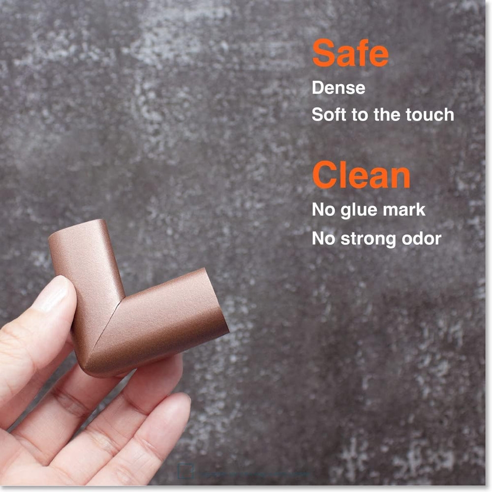 Roving Cove protector de esquina ya fijado en mueble mostrando ajuste seguro