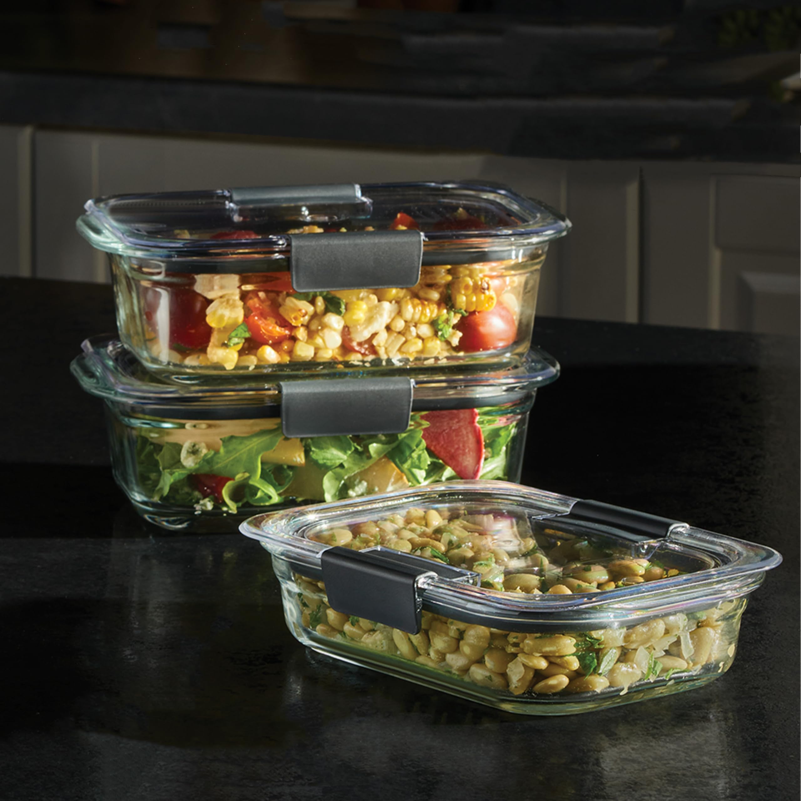 Rubbermaid Brilliance detalle de la tapa StainShield resistente a manchas y olores