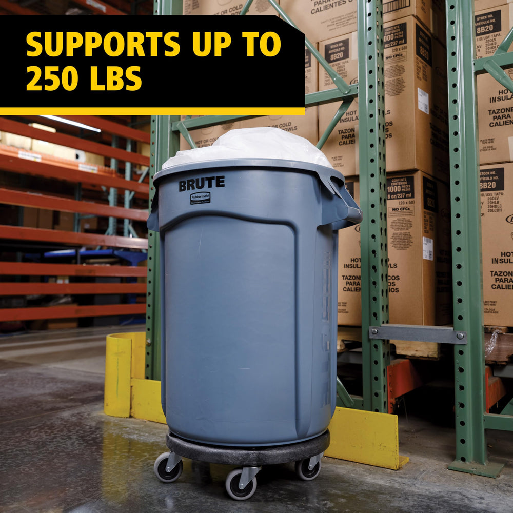 Rubbermaid BRUTE Dolly transportando contenedores en bodega industrial