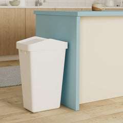 Rubbermaid detalle LinerLock sujetando la bolsa, evita deslizamientos