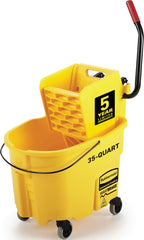 Rubbermaid vista frontal del cubo WaveBrake mostrando diseño amarillo y estabilidad