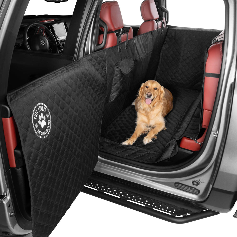 Ruff Liners vista frontal instalada en asiento trasero protegiendo paneles y suelo