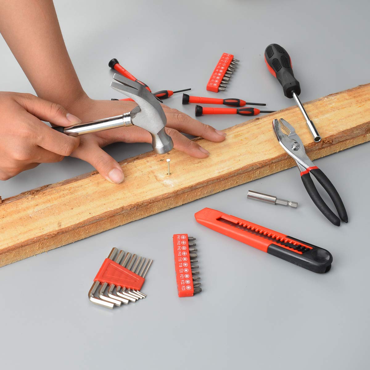 RVOGJP screwdriver bits and driver display versatility and easy bit swapping benefit