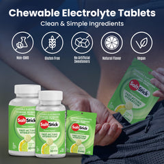 SaltStick tabletas junto a botella de agua para rápida reposición electrolítica