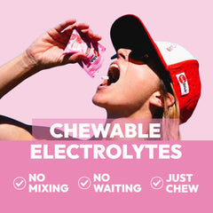 SaltStick en uso con ciclista reponiendo electrolitos rápidamente