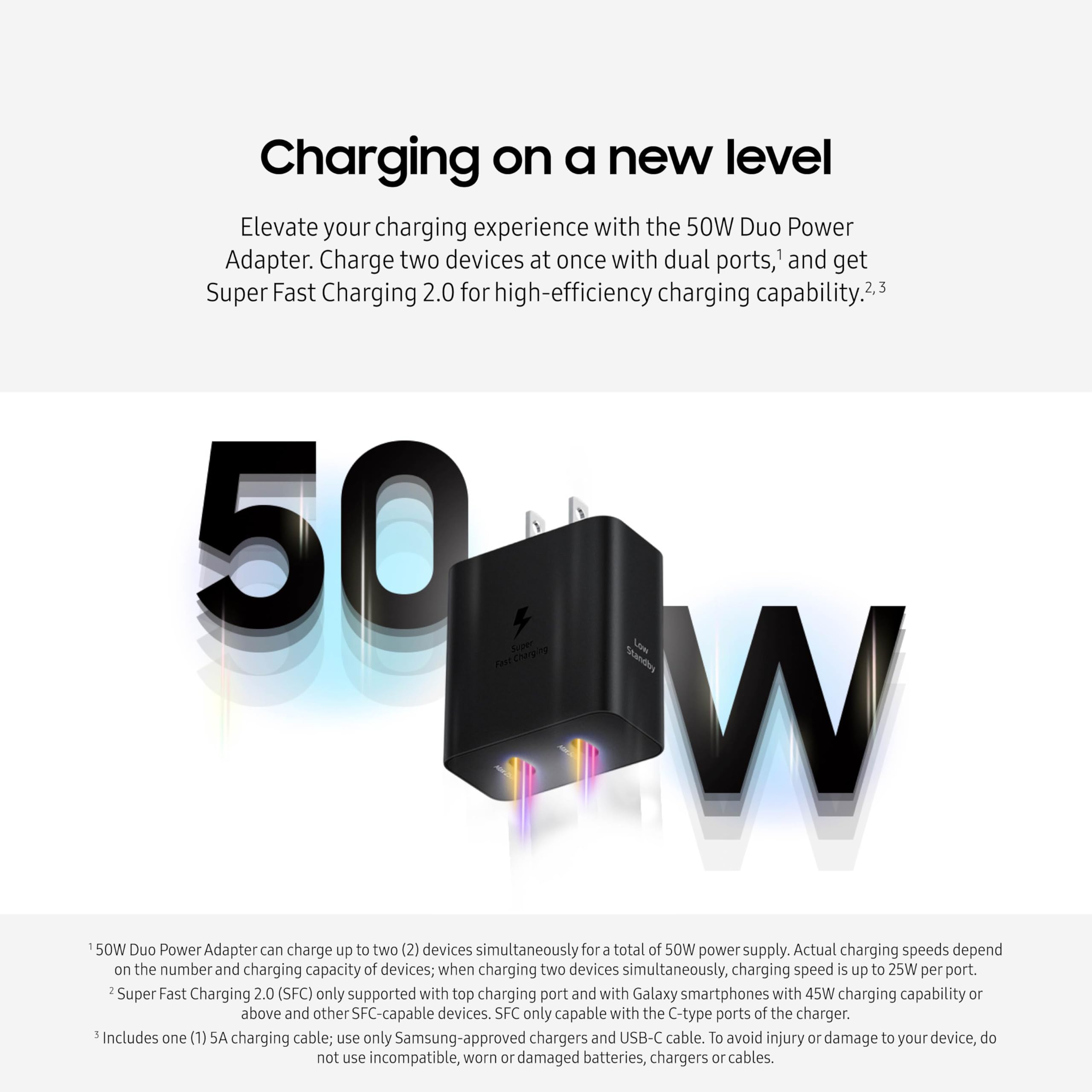 Samsung adaptador en uso sobre mesa cargando smartphone y auriculares