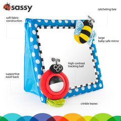 Sassy bola giratoria bicolor en close-up que estimula seguimiento ocular