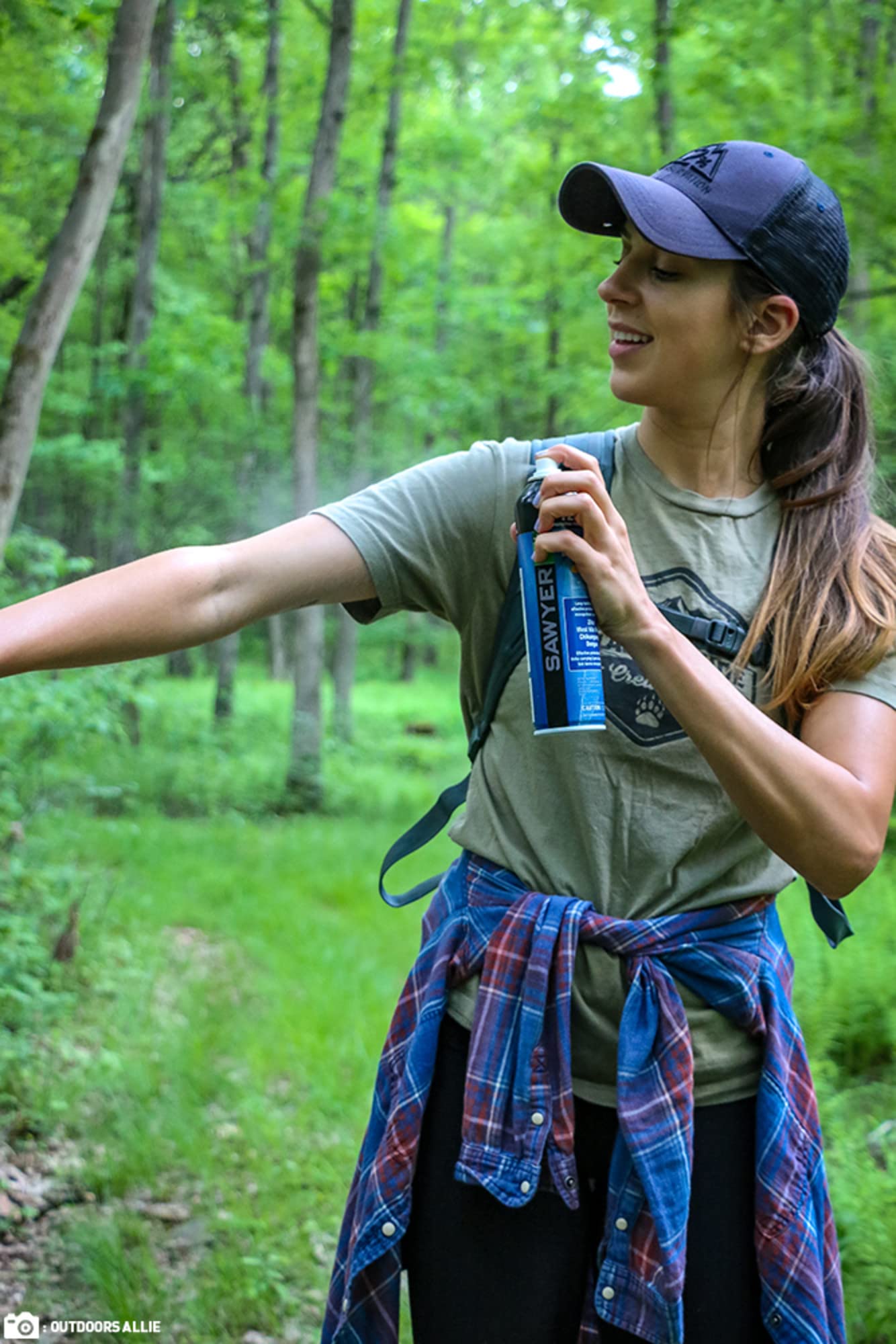 Sawyer comparación de tamaño 6 fl oz junto a objetos para escala portátil
