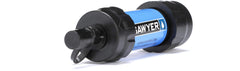 Sawyer MINI enroscado en botella 28 mm mostrando compatibilidad práctica