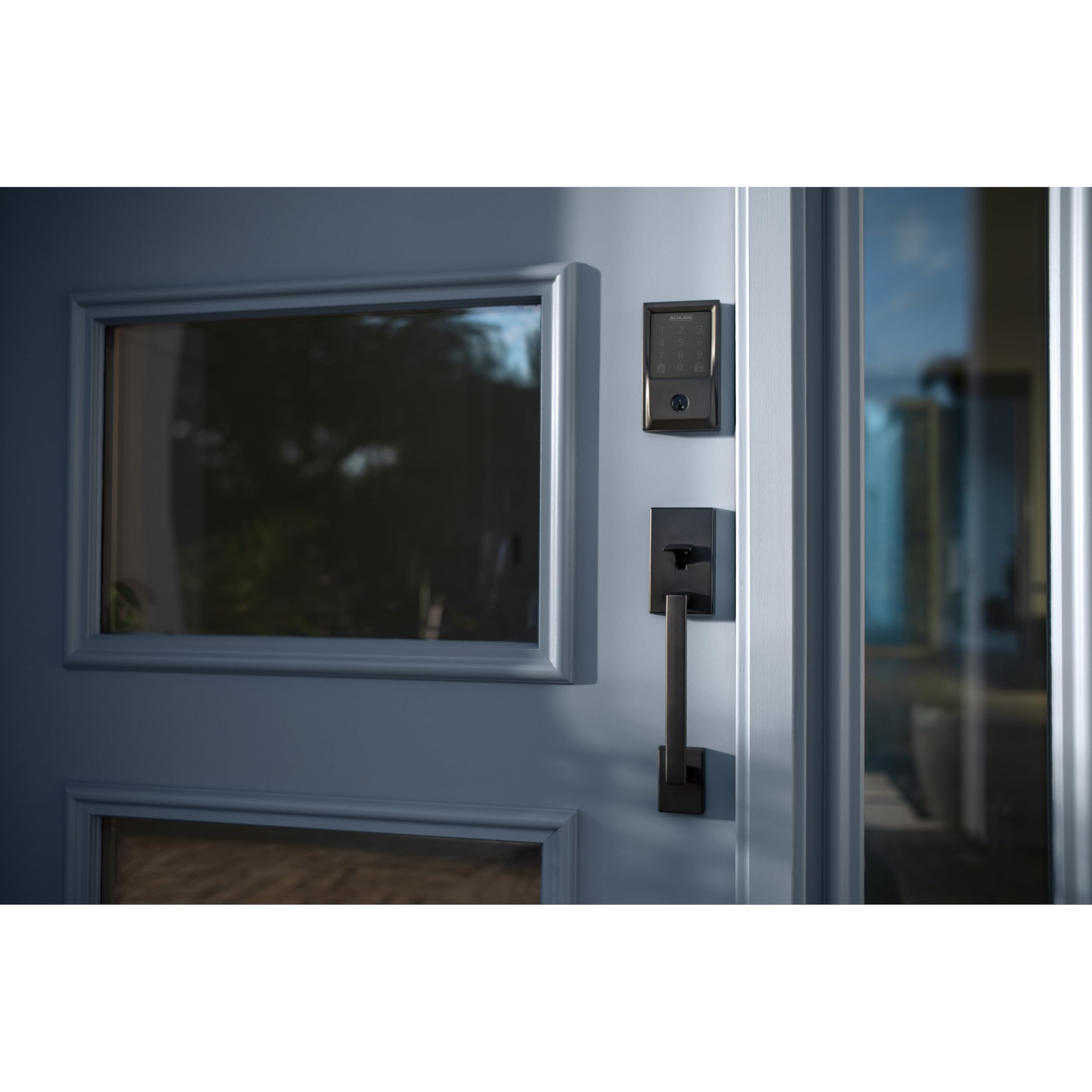 Schlage Encode comparación de tamaño con mano para evaluar proporciones reales